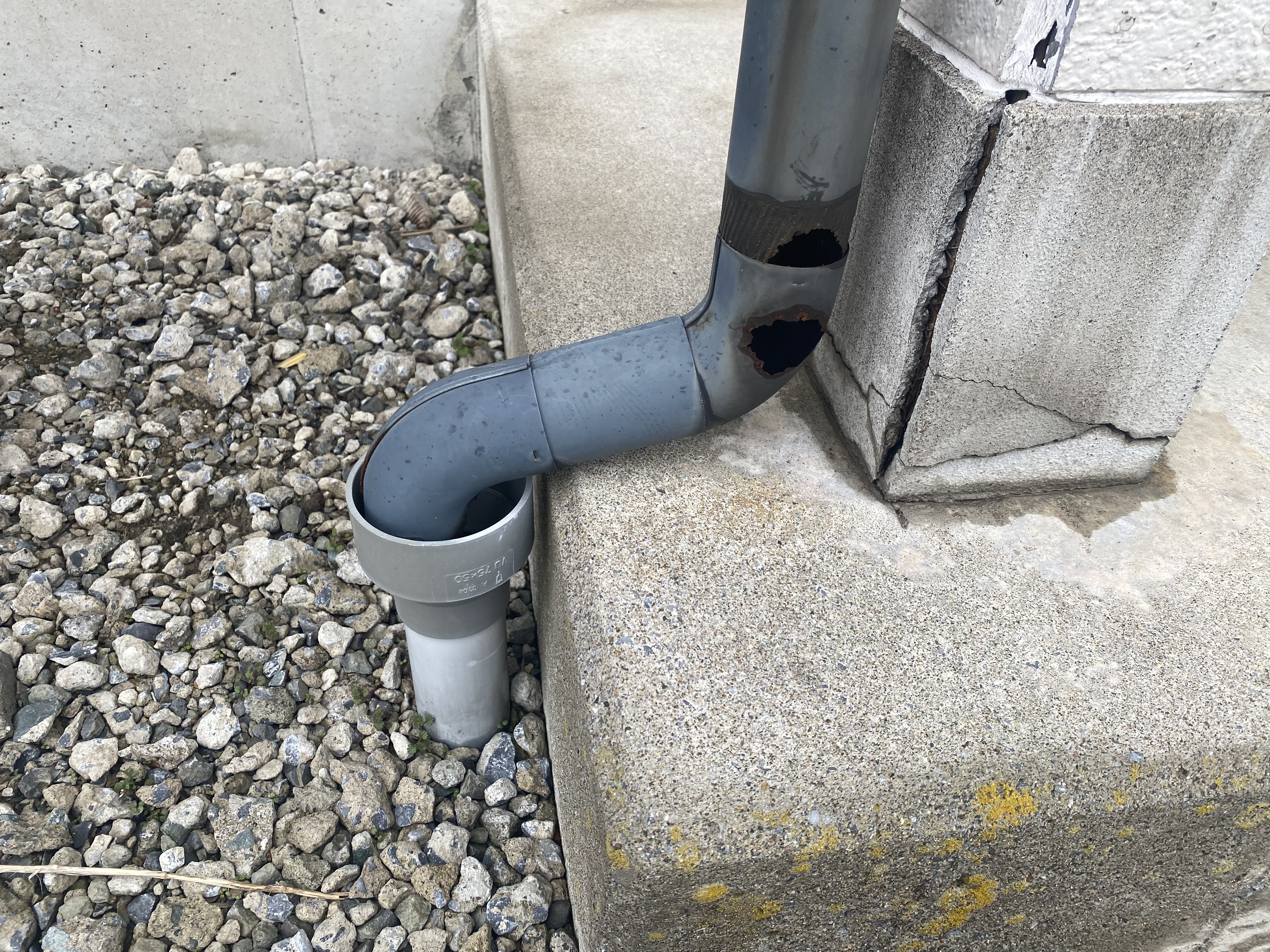 雨トイの穴の原因